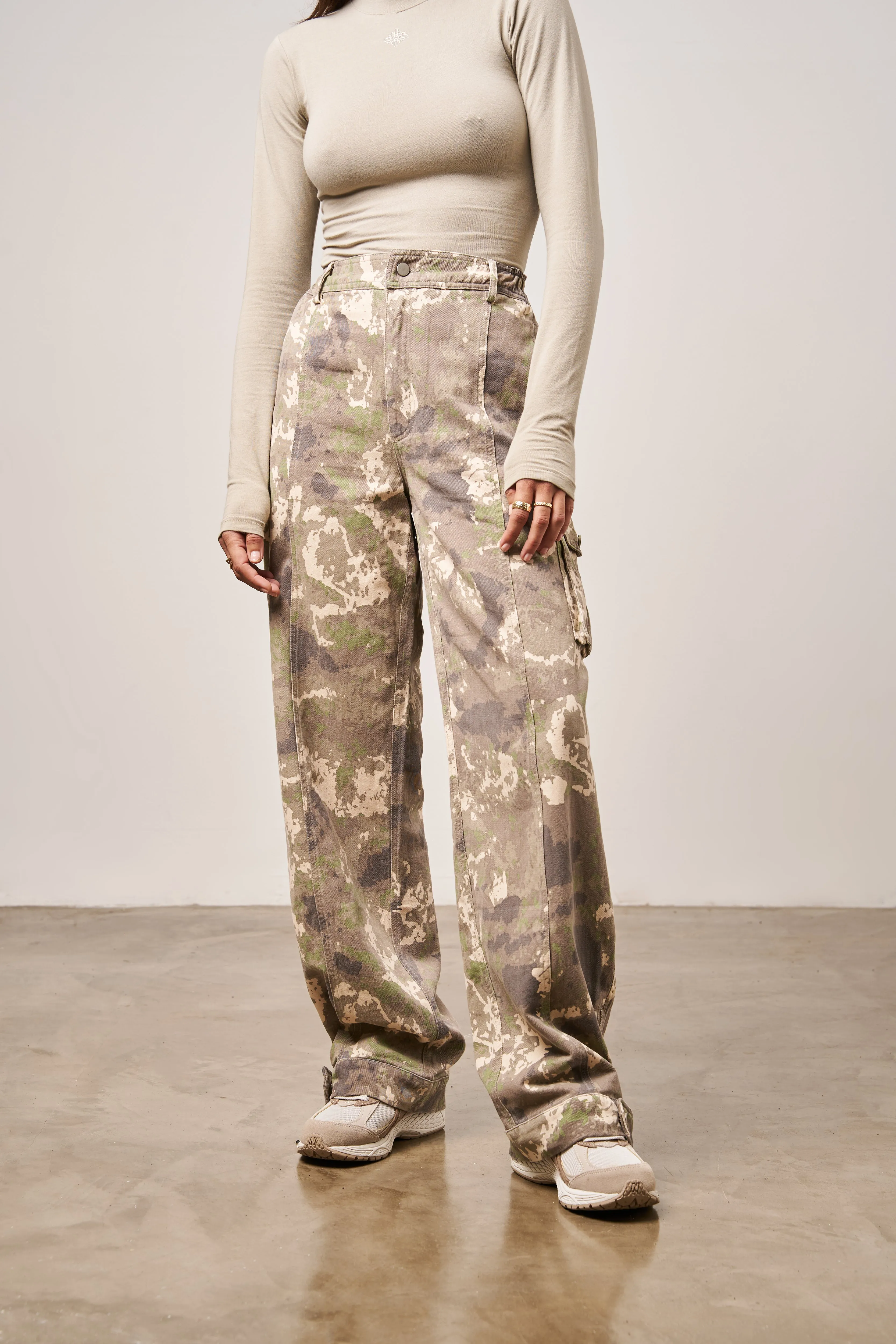 CAMO PRINT RELAXED CARGOS - BEIGE